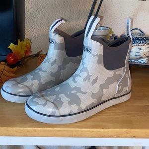 Womens HUK rain shoes